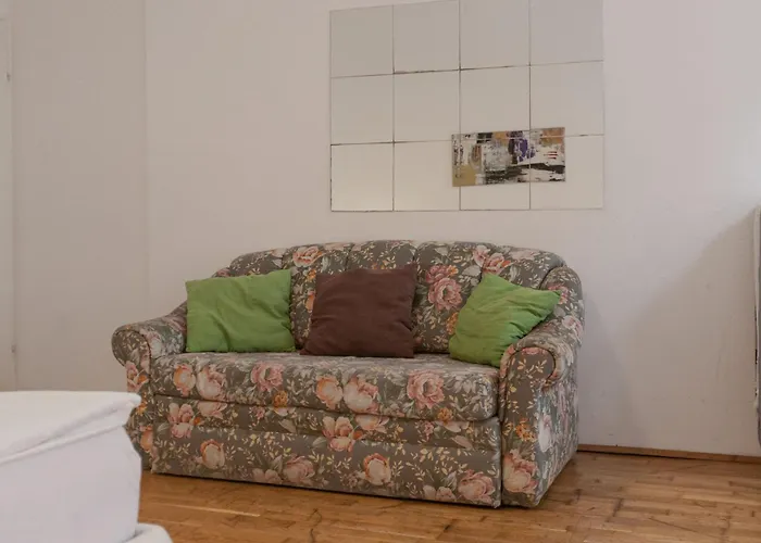 Vienna, Lovely Private In 3br Shared Apt, Tv & Wifi *